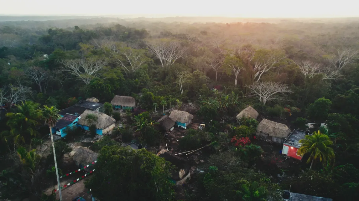 Vista aerea de aldea maya